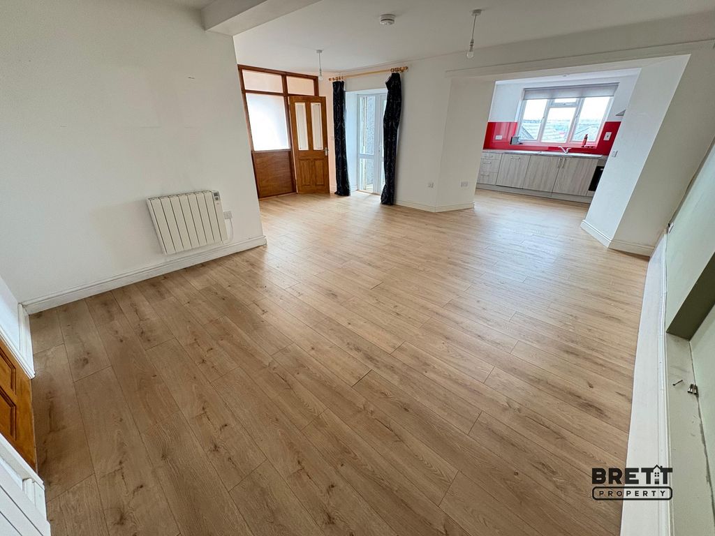 Property photo 3 of 9 Not Specified