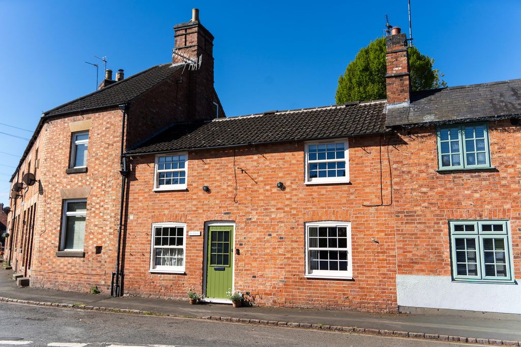 Property photo 1 of 32