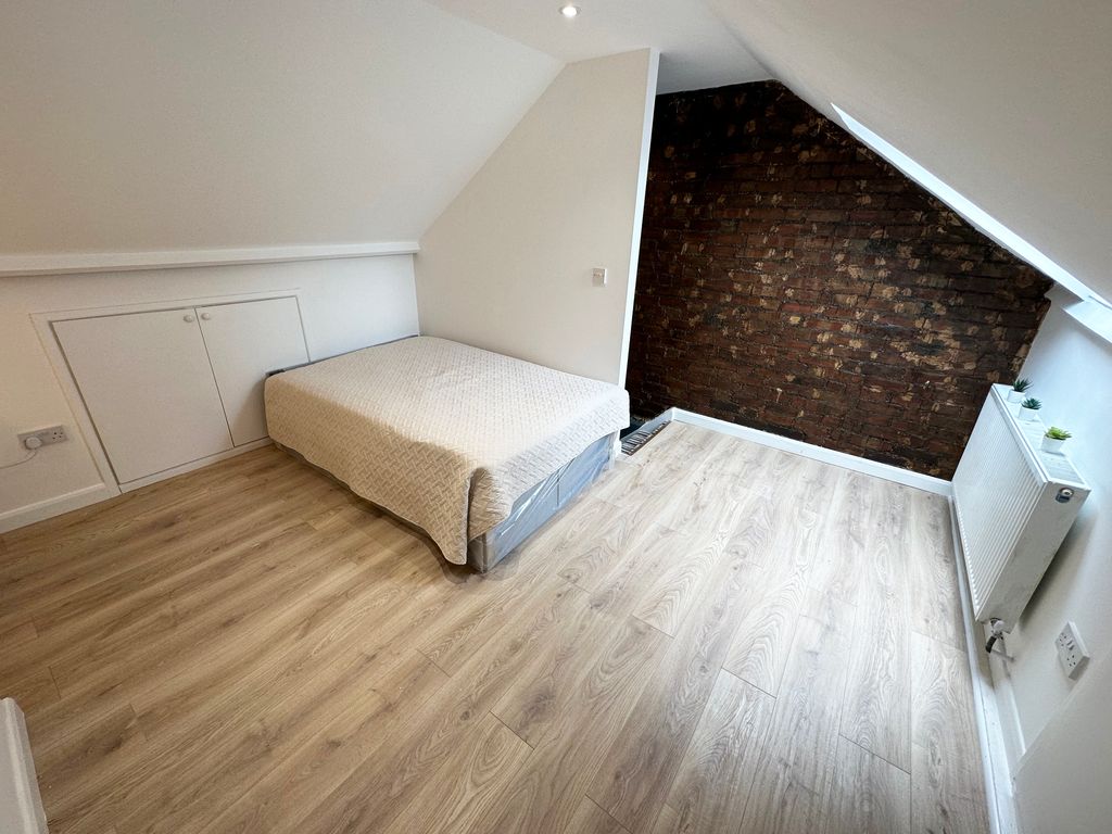 Property photo 3 of 17 Room A. En Suite