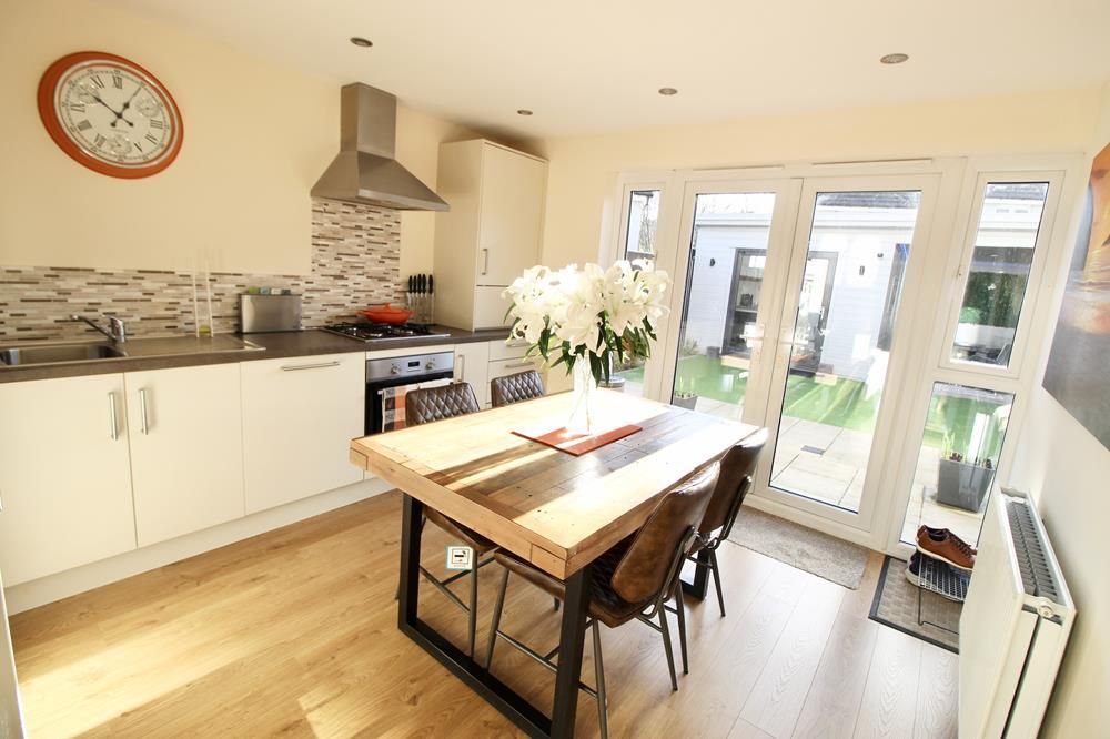 Property photo 1 of 15 Dining Kitchen Photograph 2