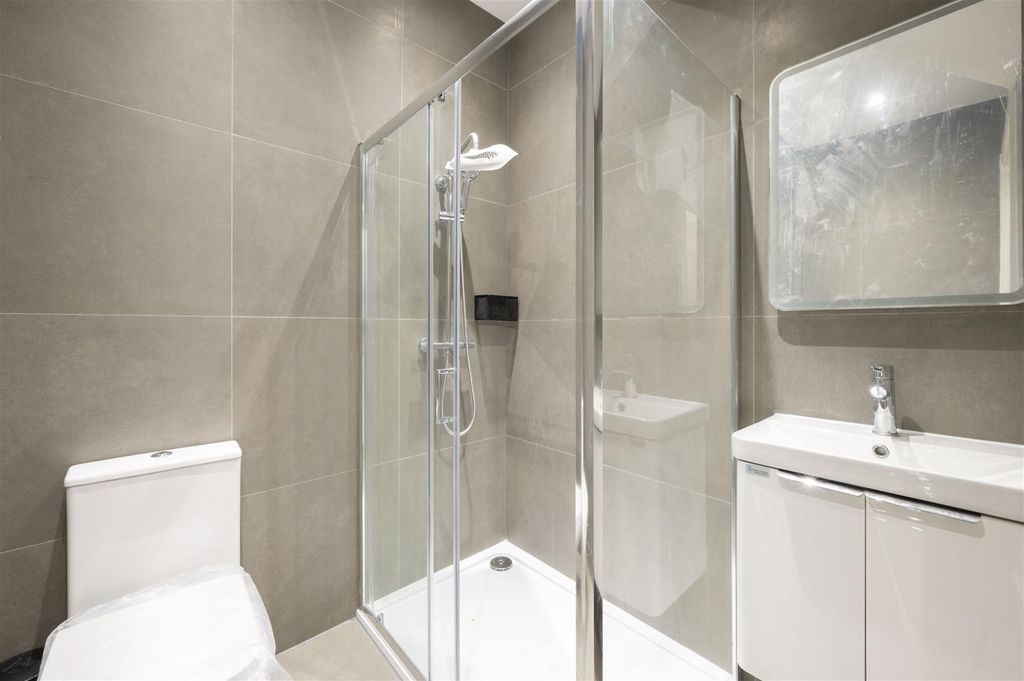 Property photo 3 of 12 Flat 2, 80 Durham Road,5.Jpg