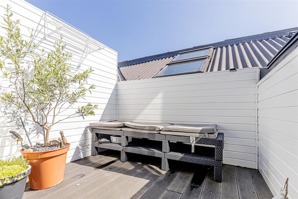 Property photo 3 of 21 Prescot Place (10).Jpg