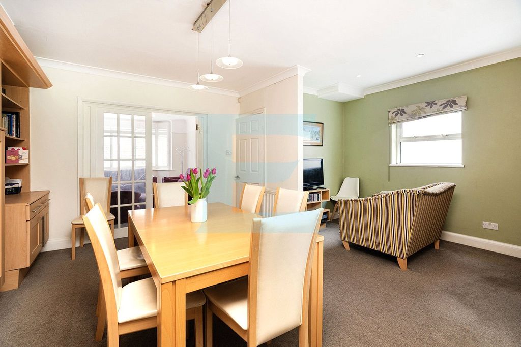 Property photo 2 of 21 Picture No. 16