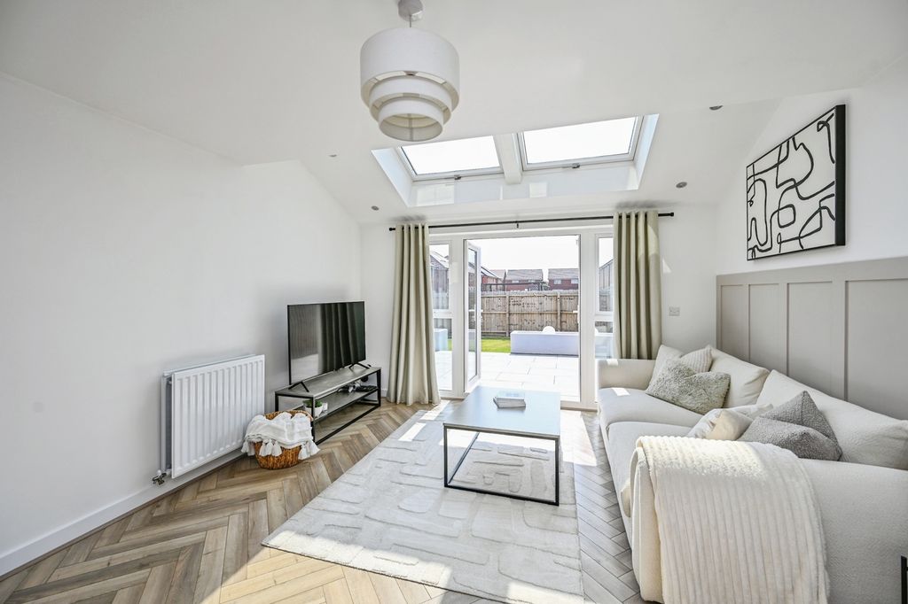 Property photo 3 of 17 Pbox-Img.Jpg