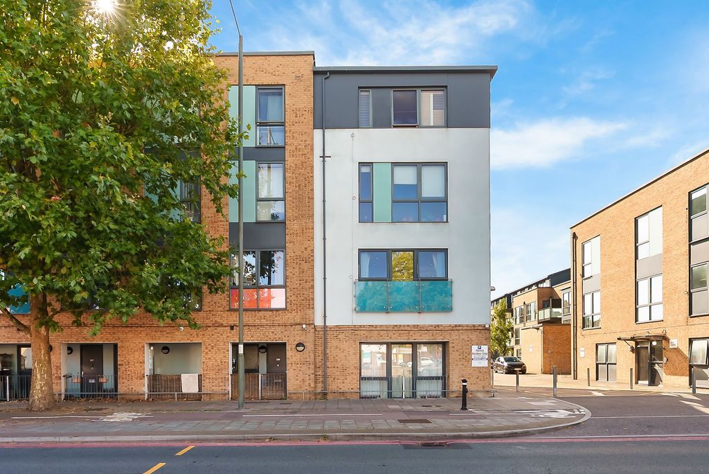 Property photo 2 of 17