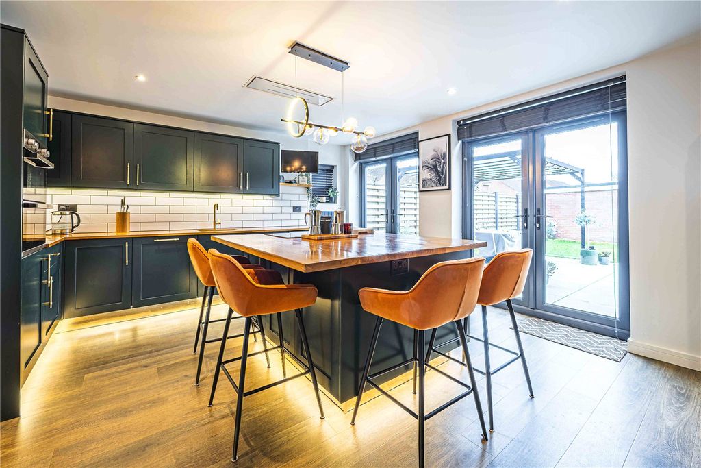 Property photo 3 of 29 Picture No. 33