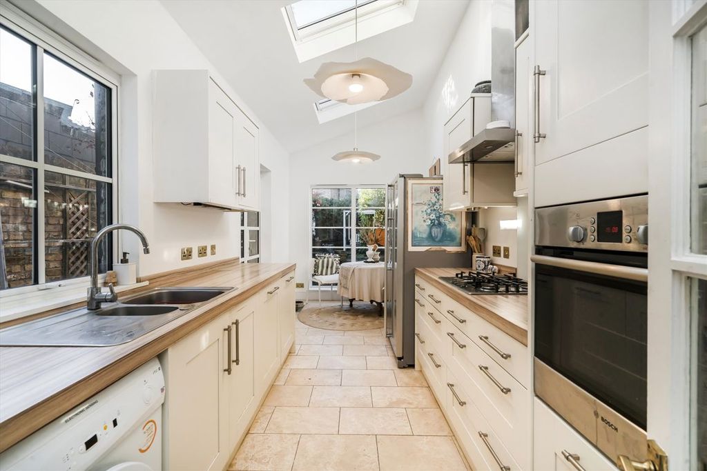 Property photo 3 of 7