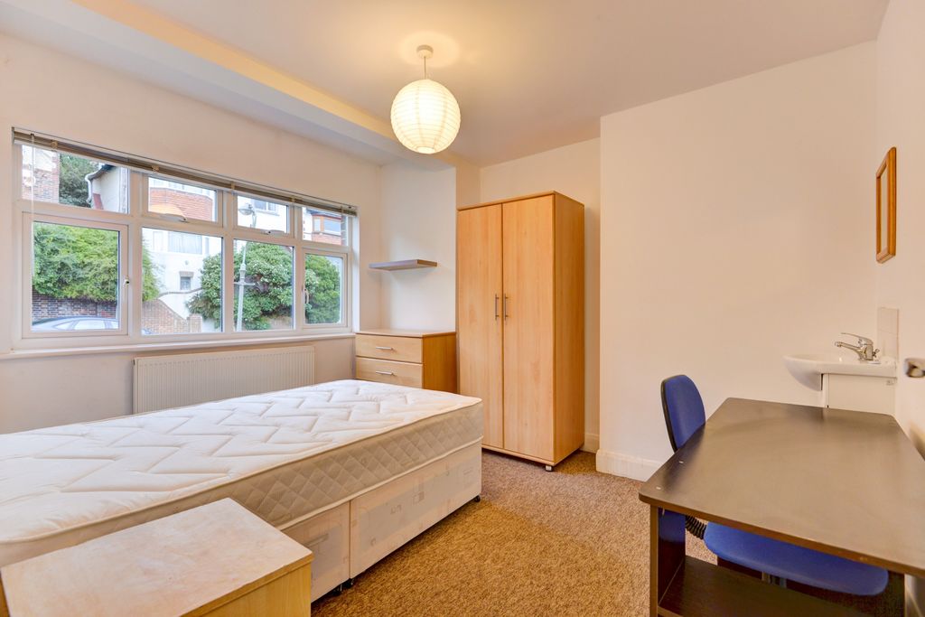 Property photo 3 of 25 Bright Double Bedroom With A Large Front-Facing Wi...