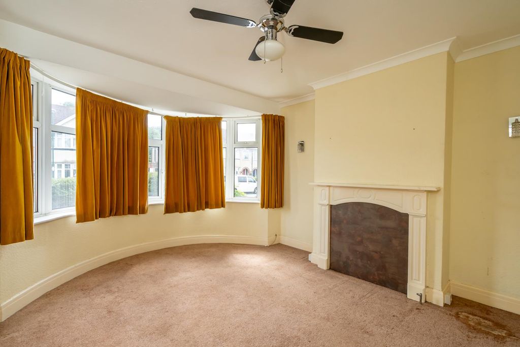 Property photo 2 of 14 Lounge.Jpg