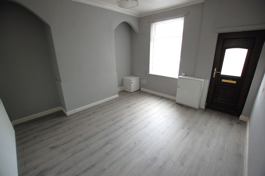 Property photo 2 of 14 Picture No. 21