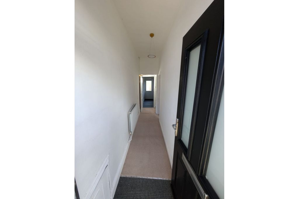 Property photo 3 of 11 Entrance Hallway