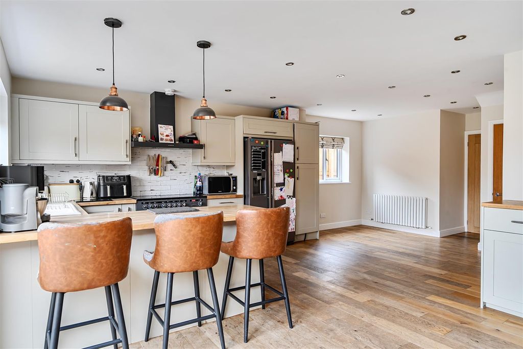 Property photo 3 of 16 Kitchen