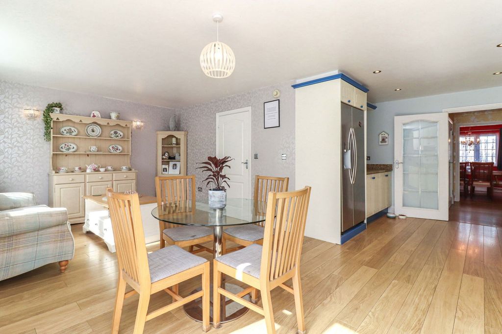 Property photo 3 of 31