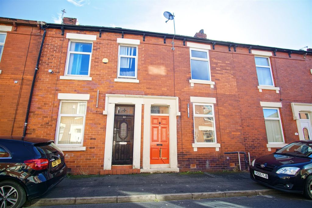 Property photo 1 of 8 Exterior - Front