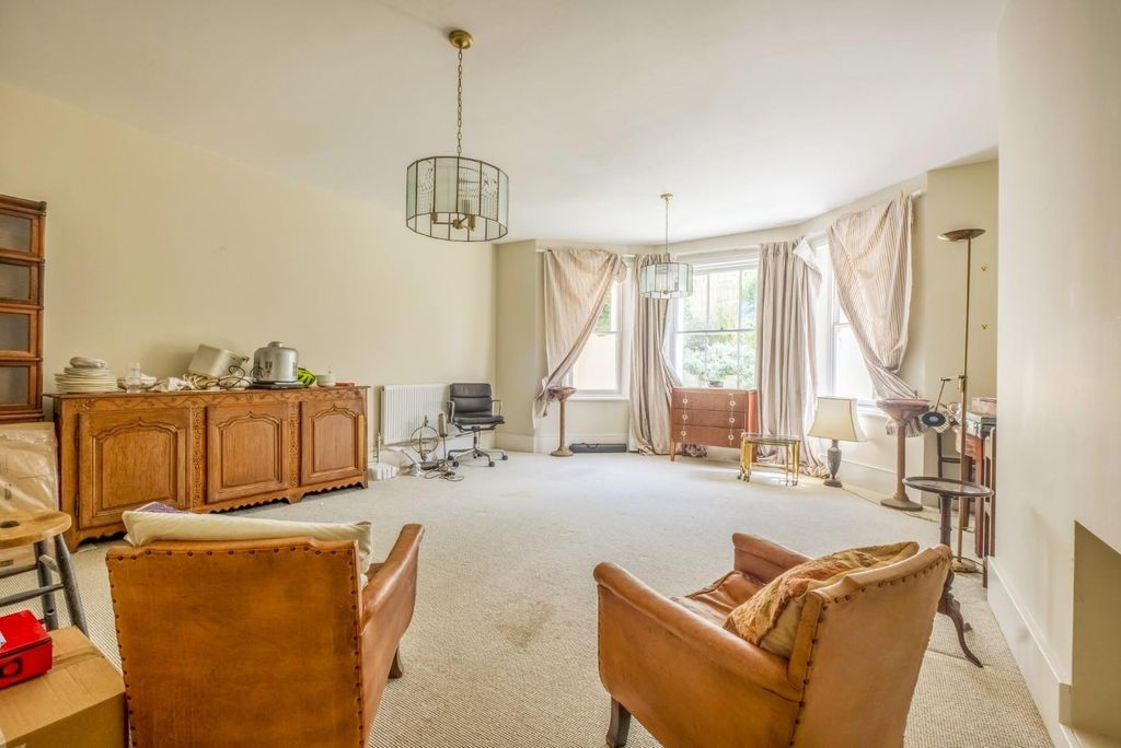 Property photo 3 of 20 Flat A, 2 Second Avenue-5.Jpg
