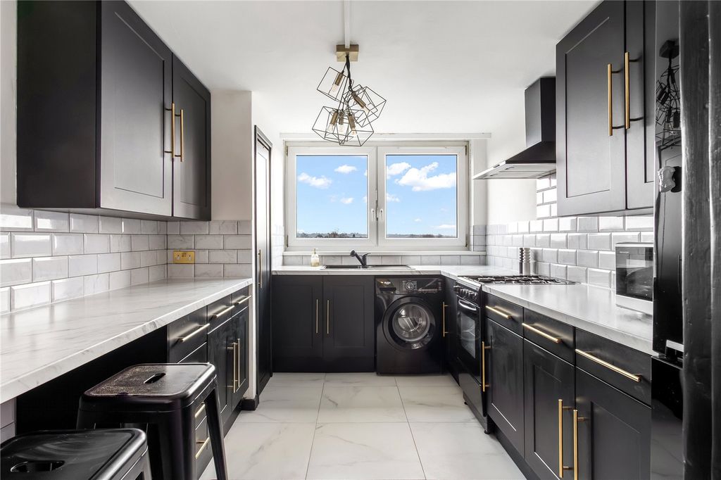 Property photo 1 of 17 Picture No. 12