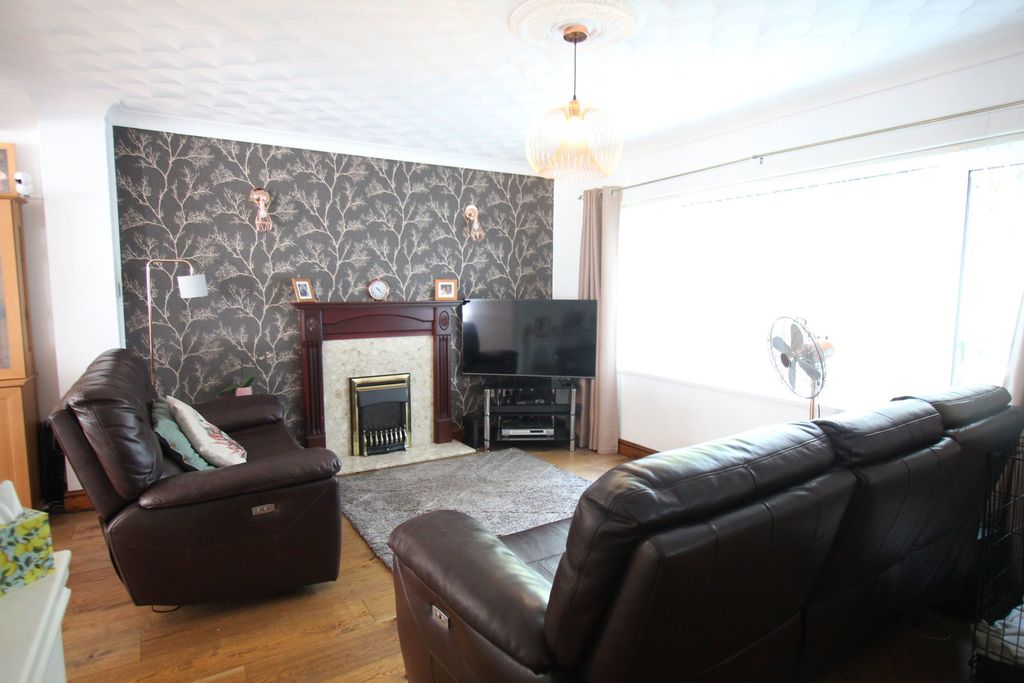 Property photo 2 of 28