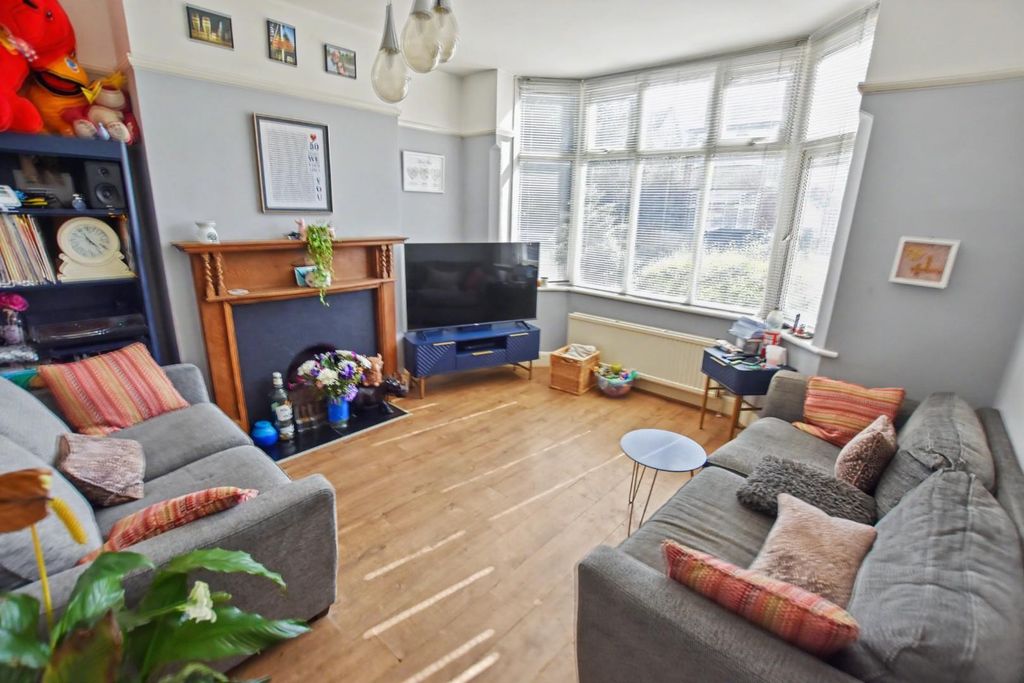 Property photo 2 of 11