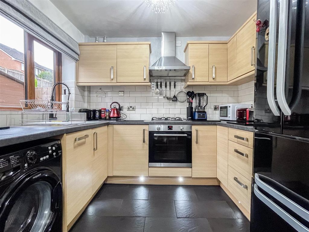 Property photo 3 of 28 Kitchen/Diner