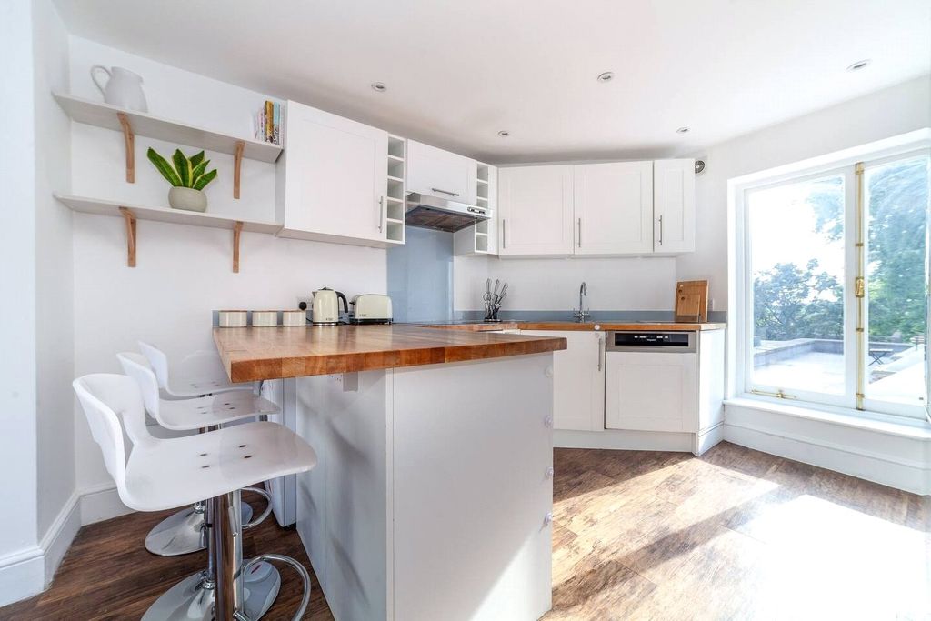 Property photo 3 of 12 Picture No. 05