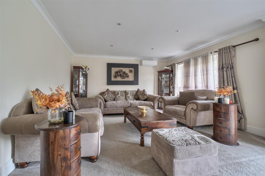 Property photo 3 of 20 Living