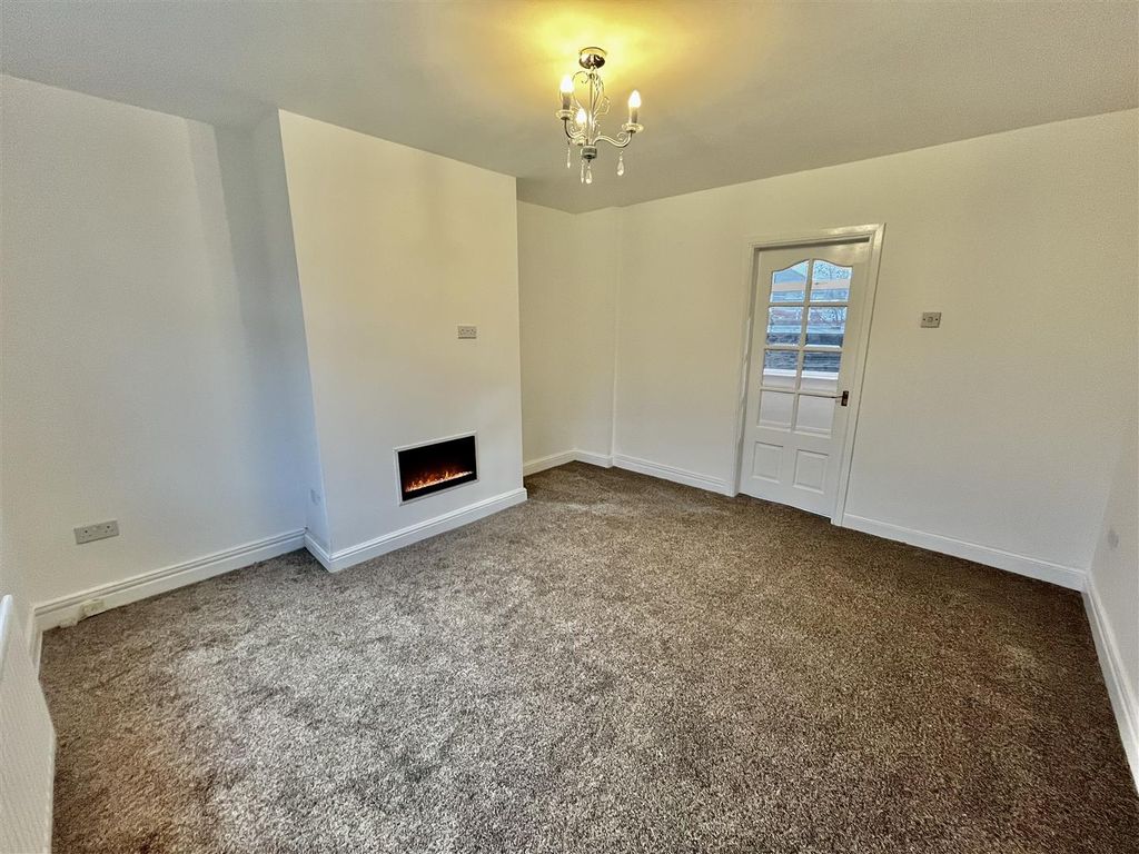 Property photo 2 of 13 Lounge