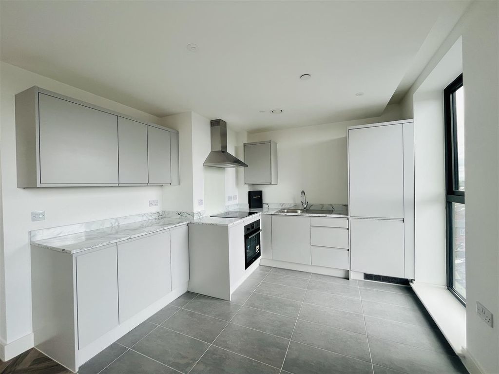 Property photo 3 of 22 Kitchen