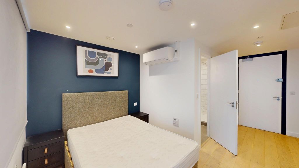 Property photo 3 of 17 Bedroom