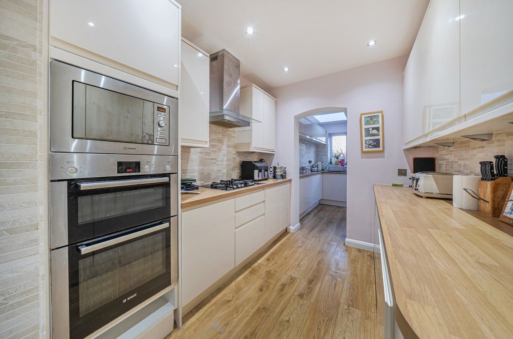 Property photo 3 of 36 1383195-25-69272c...