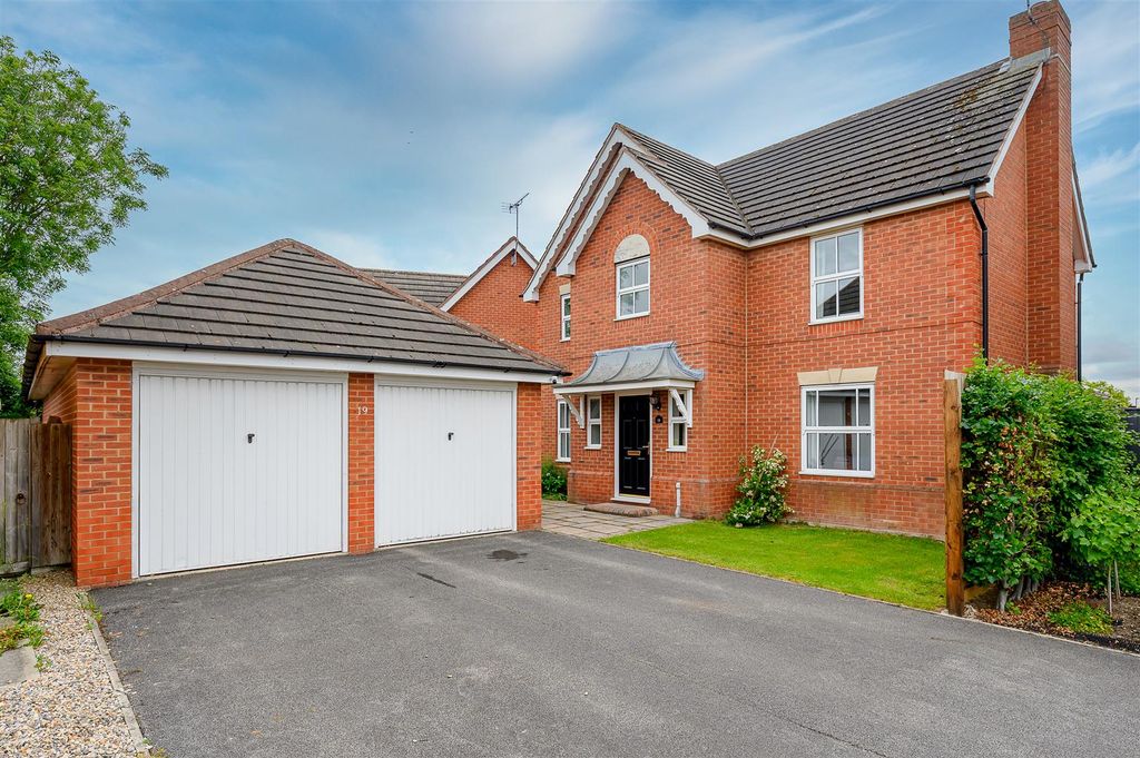 Property photo 1 of 19 External