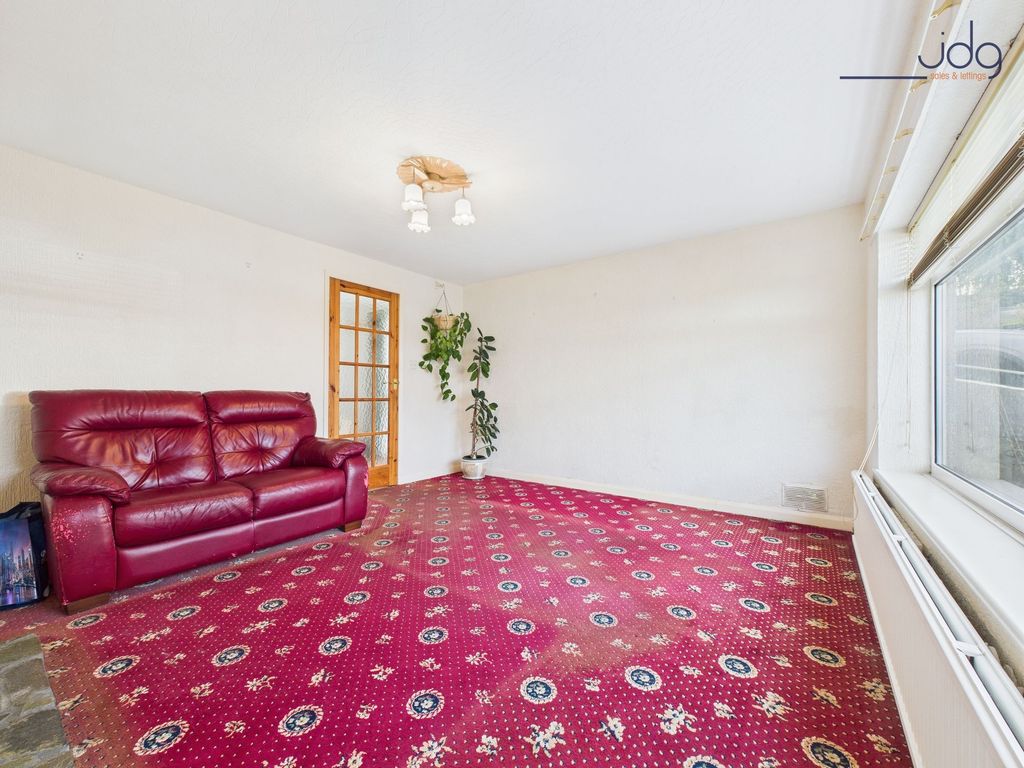 Property photo 3 of 10 Bright And Airy Living Room