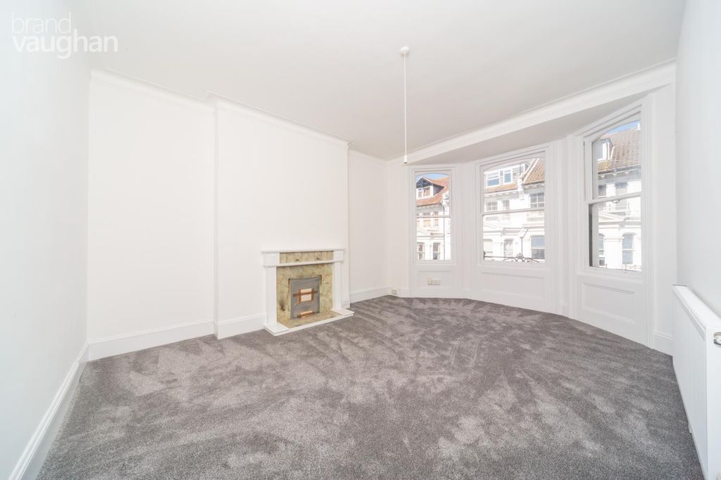 Property photo 2 of 5 Living Room