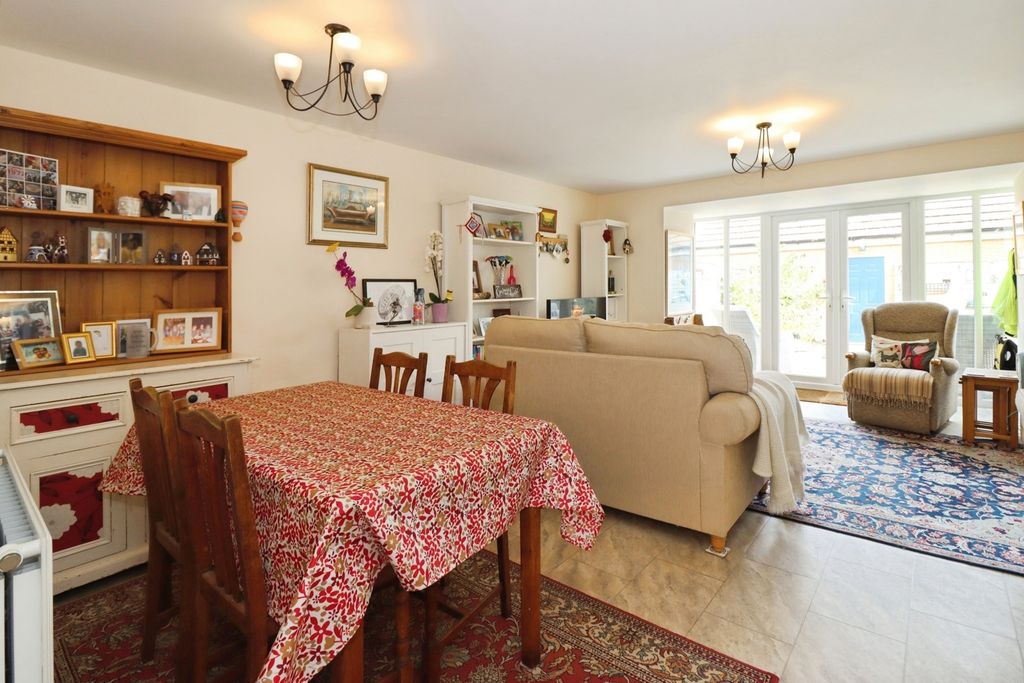 Property photo 2 of 17 Photo