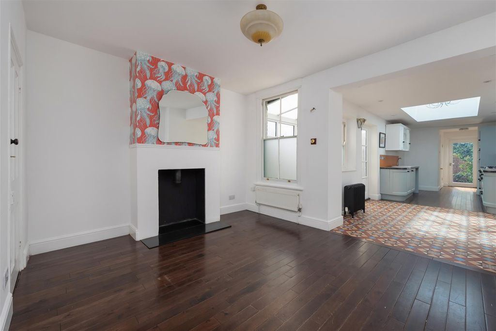 Property photo 3 of 16 Argyle Road, Whitstable