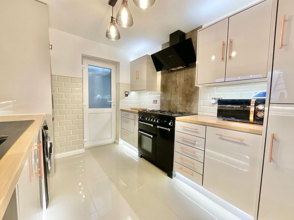 Property photo 3 of 25