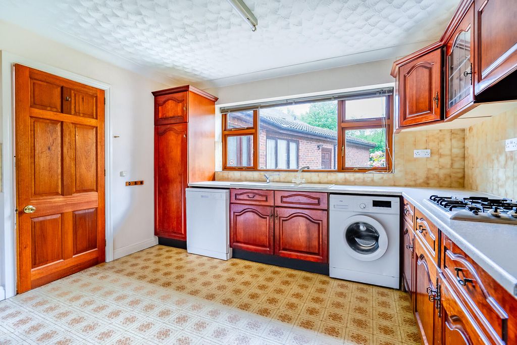 Property photo 3 of 23 Kitchen