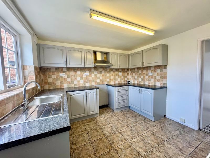Property photo 3 of 10 Kitchen