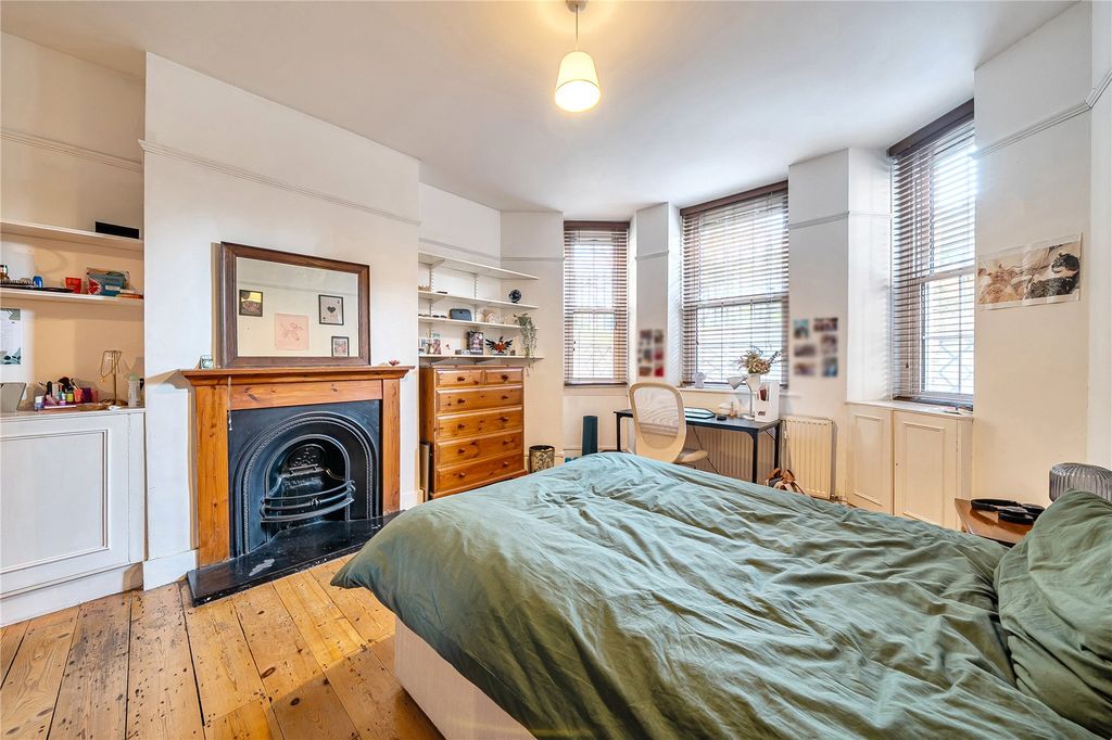 Property photo 3 of 17 Bedroom