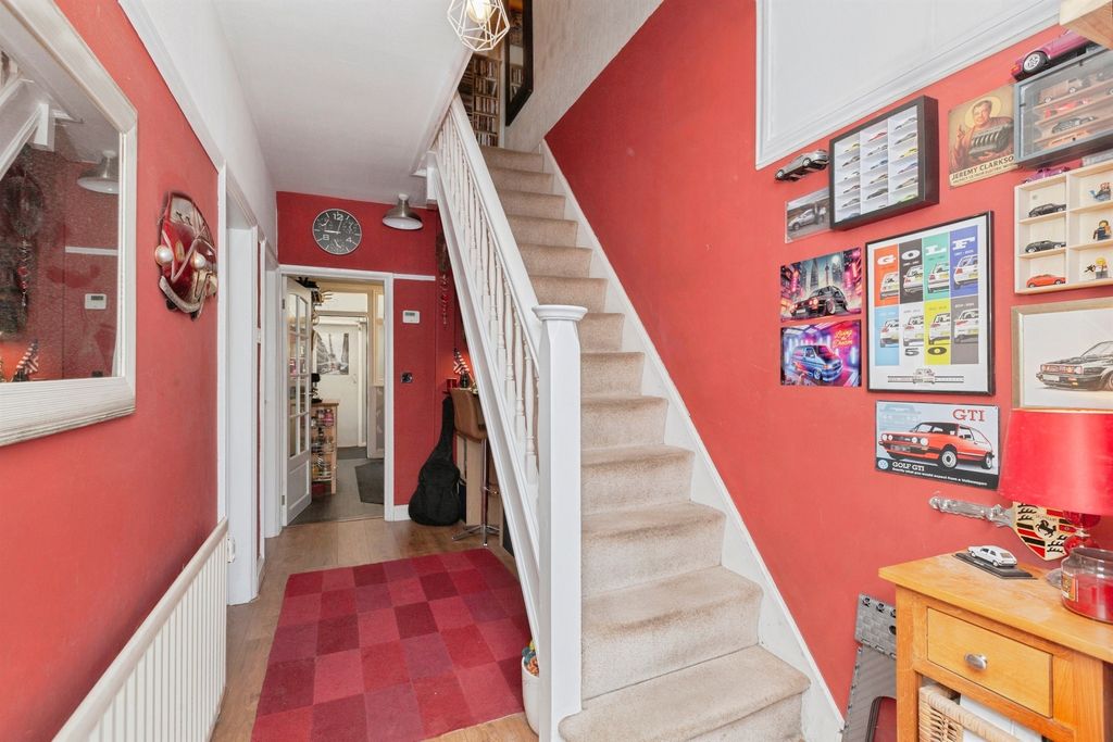 Property photo 2 of 21