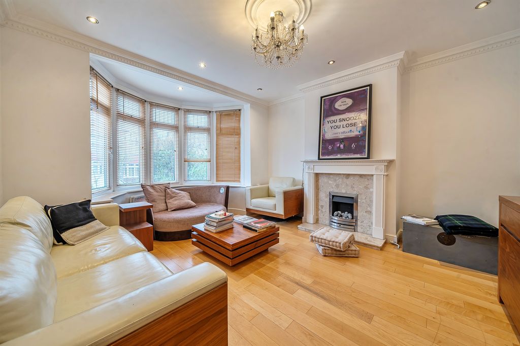 Property photo 2 of 10