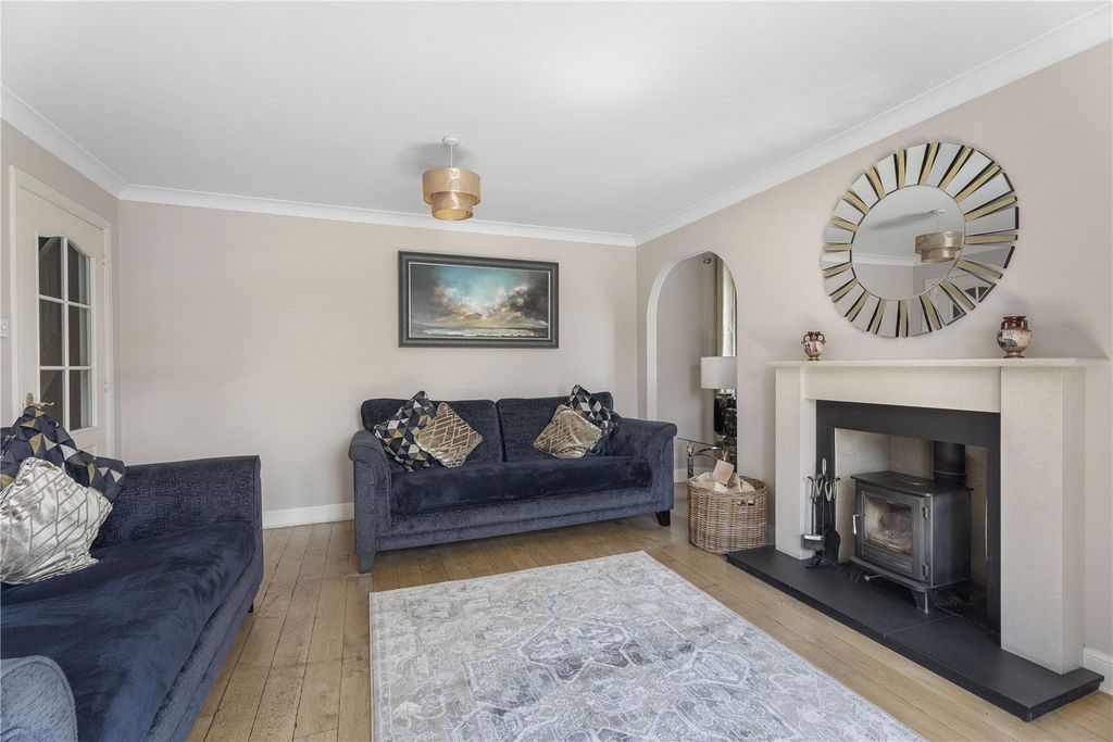 Property photo 3 of 31 Alderston Gardens