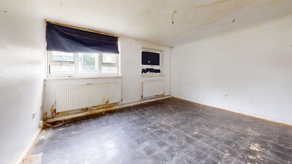 Property photo 2 of 13 2 Bonnington Court, Gallery Gardens, Northolt, Ub5 5Nx