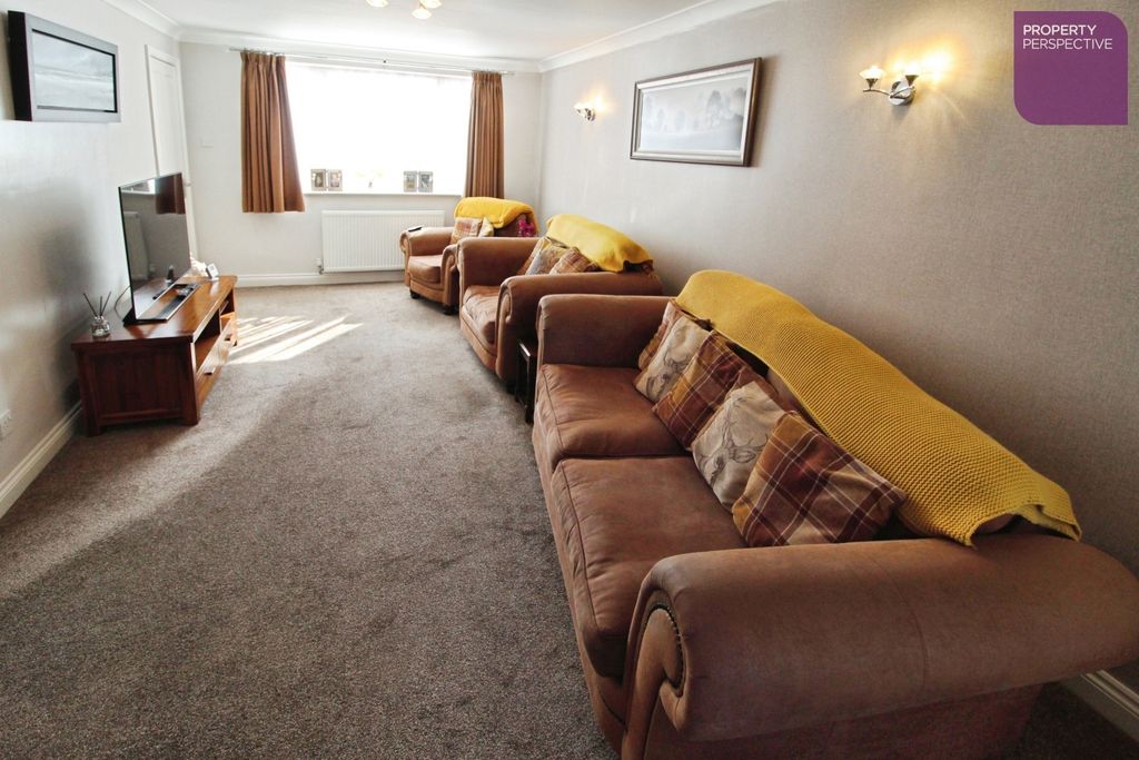 Property photo 2 of 12 Lounge