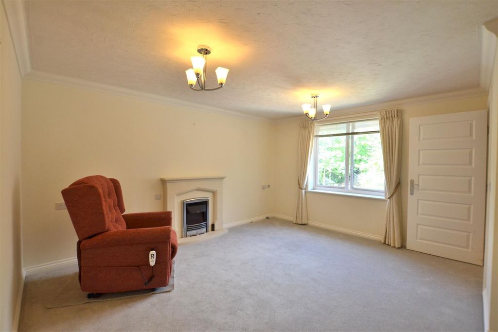Property photo 3 of 17 Living Room.Jpg