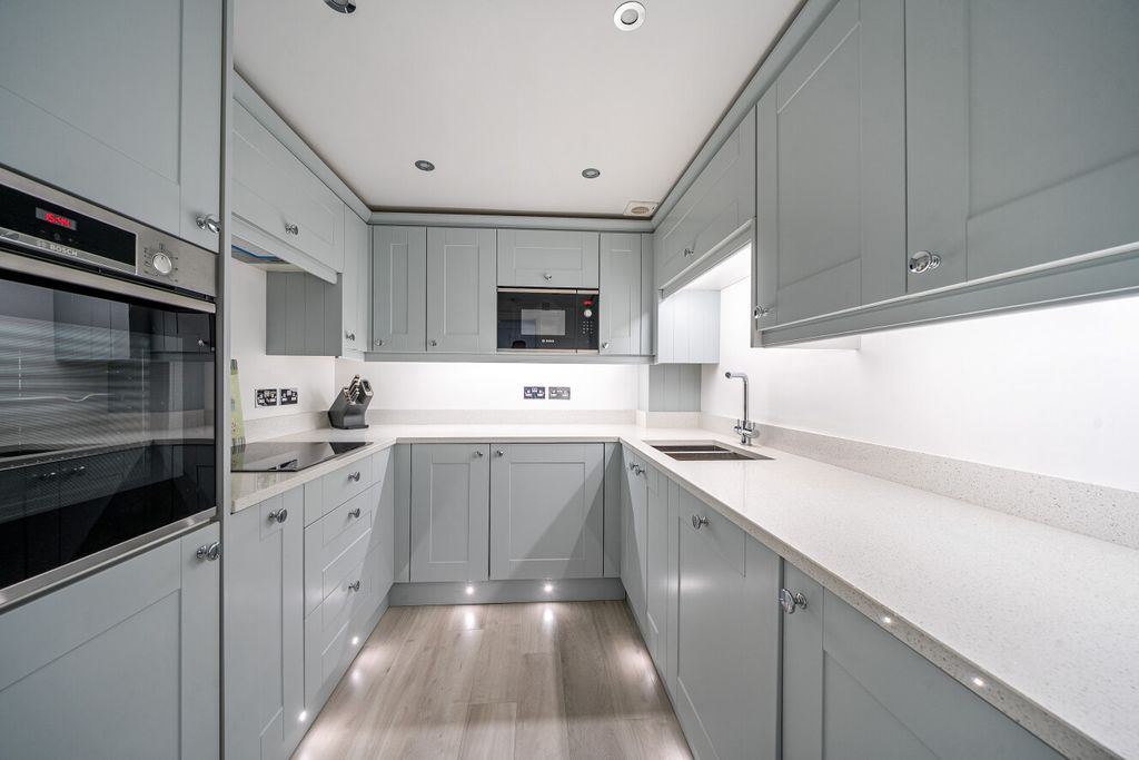 Property photo 3 of 16 1447711-10-69E8E3...