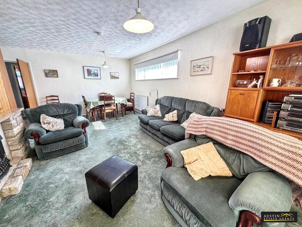 Property photo 2 of 16 Living Room