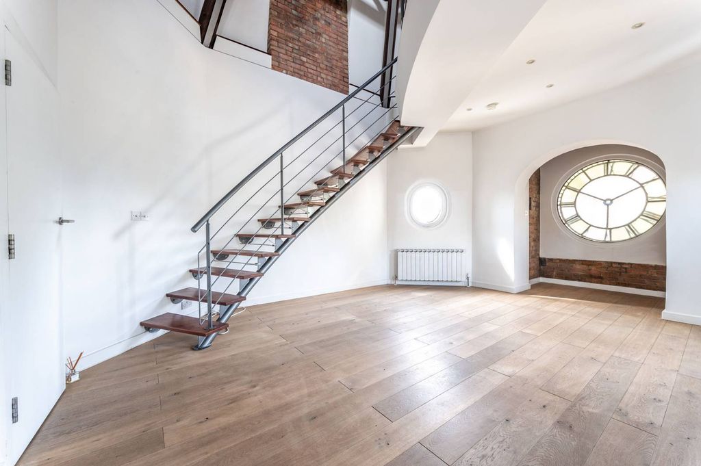 Property photo 2 of 24