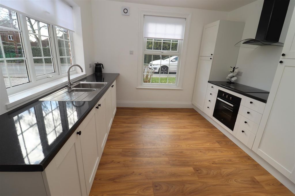 Property photo 1 of 8 Kitchen