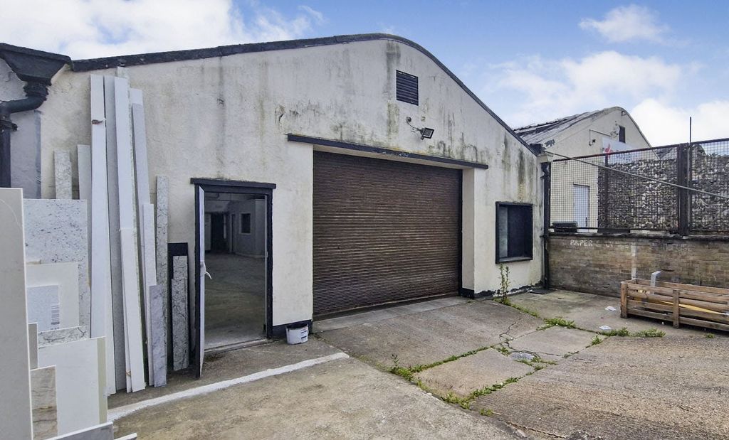 Property photo 1 of 12 Tlc_Ca442d1825154A0Ca05240A182Cafbcf_4E88F2F.Jpg