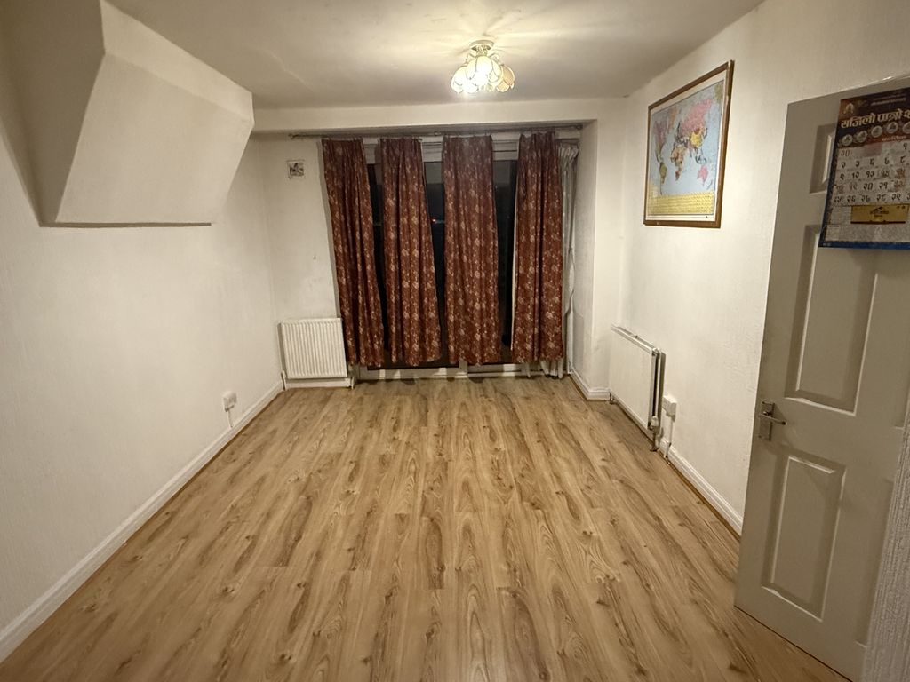 Property photo 3 of 9 Gallery